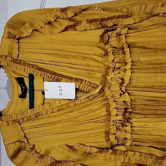 NWT Small OPT ONE PRETTY TIME Tianna Mini Dress Gold Pleated Ruffle Tiered - Picture 3 of 4